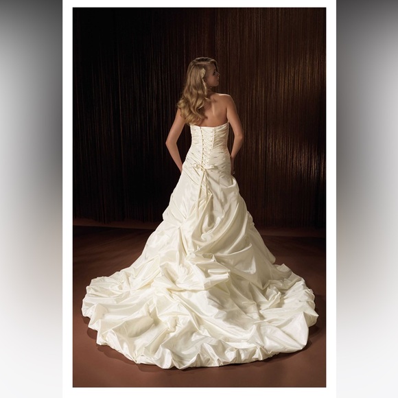 justin alexander Dresses & Skirts - ▶️ justin alexander wedding dress 8 Swarovski crystals lace up back train 8300